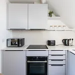 Bright & Beautiful Flat In Bristol! بريستول